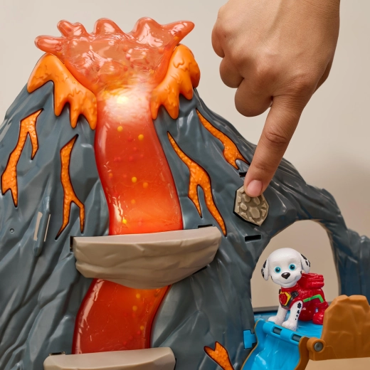 Eruptie met één druk op de knop: licht, geluid en “stromende” lava