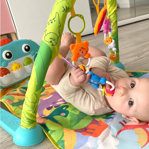 Boog met hangend speelgoed voor actief spel