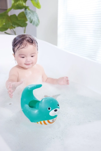 Speels gietertje dat blijft drijven