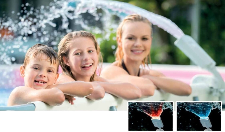 Vierkleuren lichtshow in de watercascade