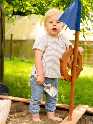 Draaibaar roer en mast met vlag