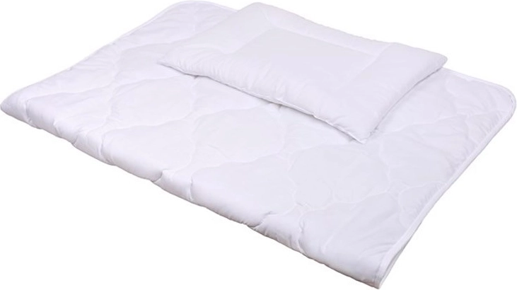 Comfortabele doorgestikte deken en kussen