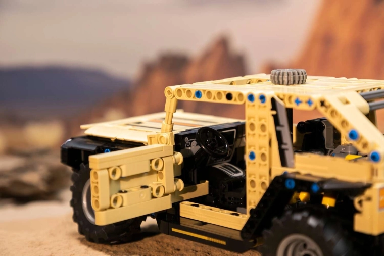 Te openen deuren en realistisch interieur