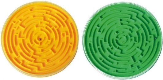Gekleurd plastic doolhof voor kinderen en volwassenen