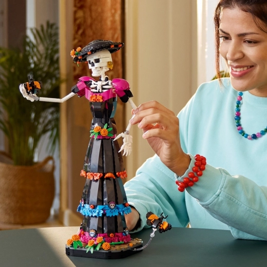 Verstelbaarheid en accessoires: vlinders, goudsbloemen en displayvoet