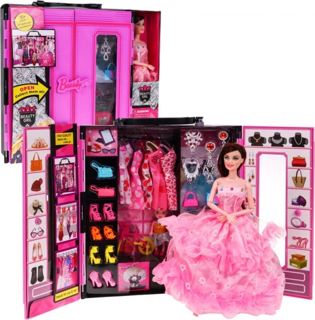 Garderobe met pop