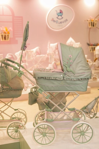 Comfortabele reiswieg met accessoires