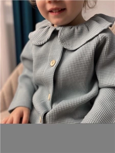 Makkelijk aan te trekken dankzij knoopjes