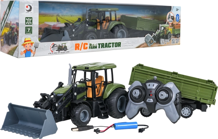 Groene RC-tractor met voorlader en aanhanger op schaal 1:20