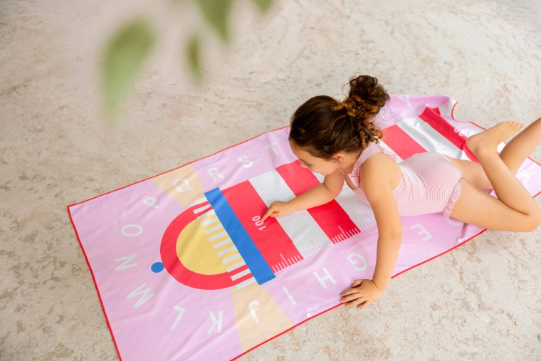 Quut kinderhanddoek en speelmat vuurtoren rood 140 × 70 cm