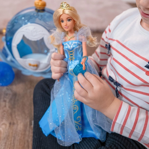 Prinses Lily in ijsblauwe jurk