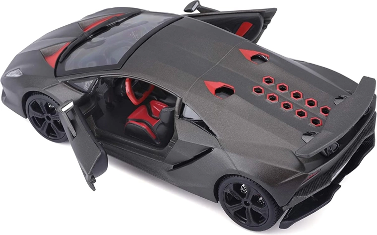 Openslaande schaar­deuren en gedetailleerd interieur