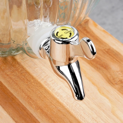 Comfortabel tappen dankzij het metalen kraantje