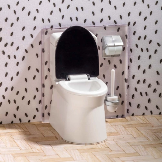 Toilet en accessoires zoals in een echte badkamer