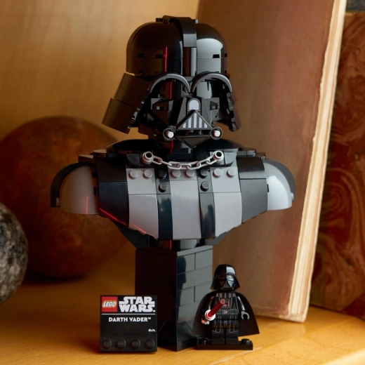 Decoratie op voet met minifiguur