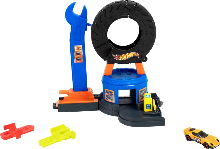 Autowerkplaats vol actie en details
