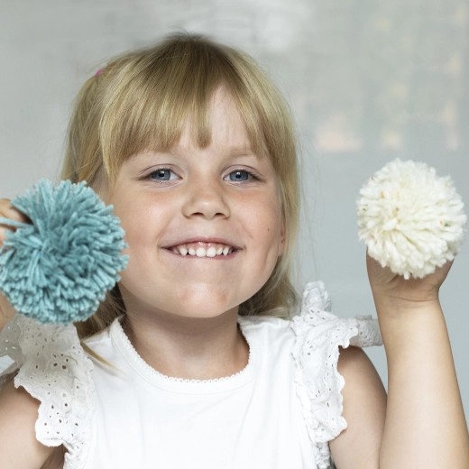 Zachte pompons en zintuiglijk knutselen