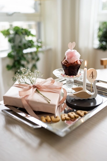 Geschikt voor tafel en dienblad bij een verjaardagsontbijt