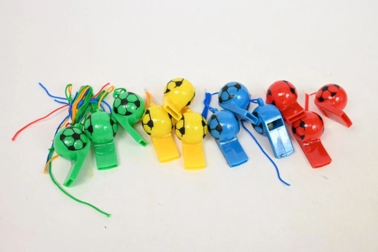 Gekleurde fluitjes met voetbalmotief (12 stuks)