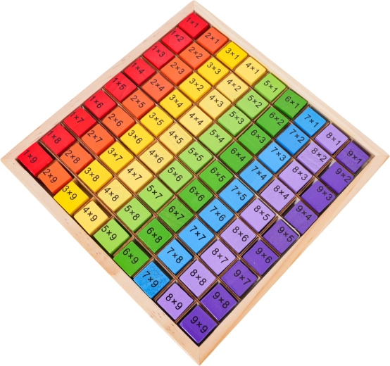 Overzichtelijke houten tafel