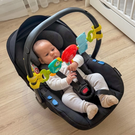 Eenvoudig te bevestigen aan ledikant en kinderwagen