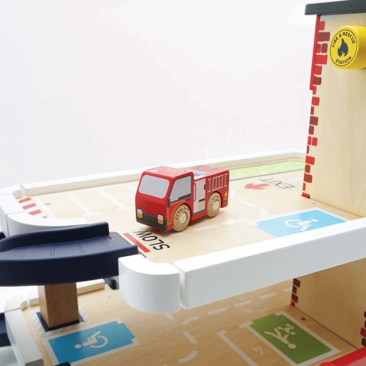 Bewegende lift, poort en bel met alarm