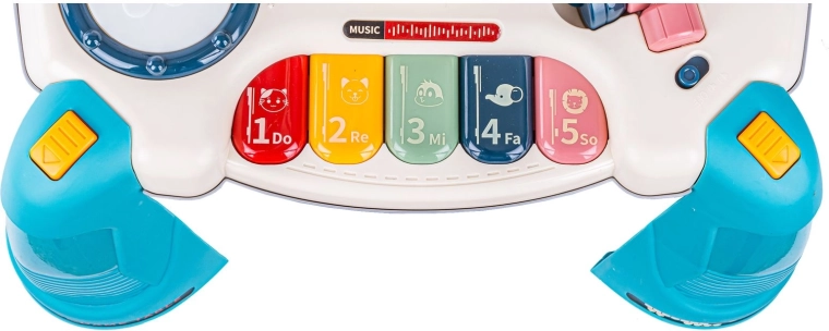 Muziekstanden en mini-piano