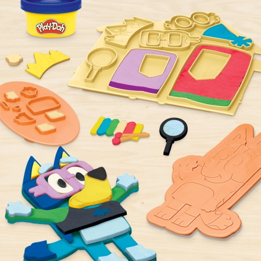 Kostuums en accessoires maken zoals in de serie