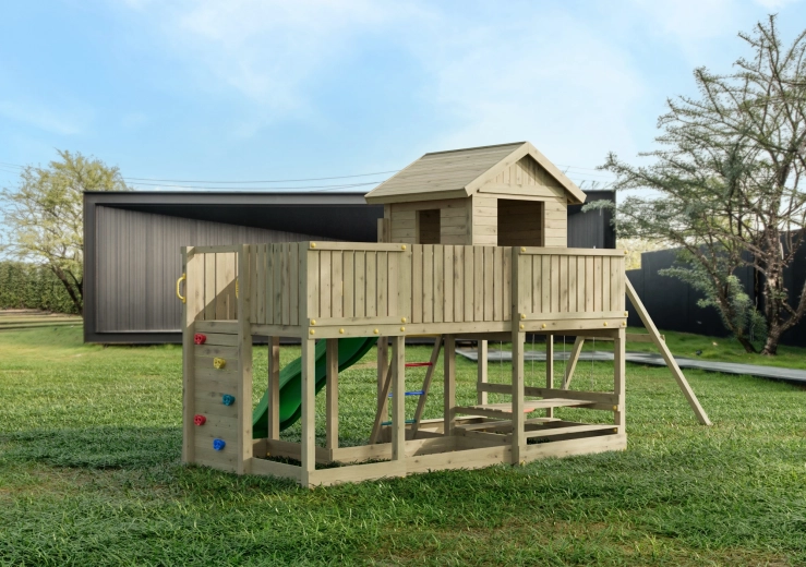 Speelhuis met terras en veilige toegang