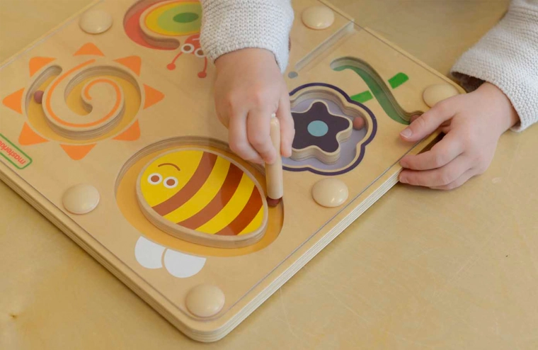 Vrolijke motieven die uitnodigen tot spelen