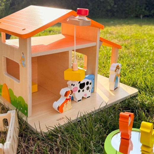 Boerderij met twee verdiepingen en magnetische hijskraan