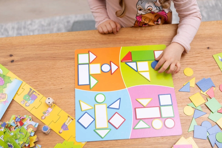 Spelenderwijs kleuren, vormen en logica leren