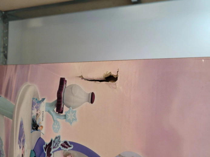 Outlet met beschadigde verpakking