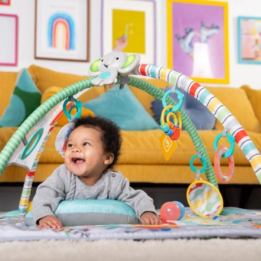 Afneembare speeltjes en tummy time ondersteuning