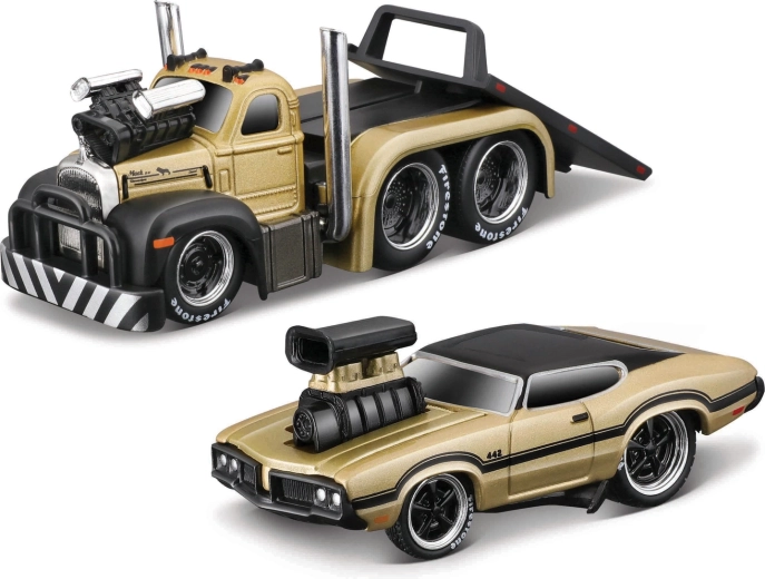 Maisto Muscle Transports 1953 Mack B-61 flatbed met 1970 Oldsmobile 442 1:64