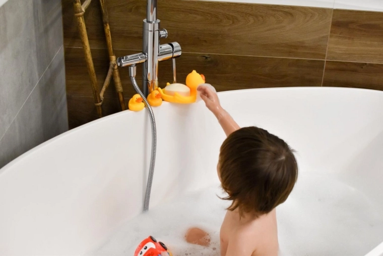 Plezier tijdens het baden vanaf de geboorte