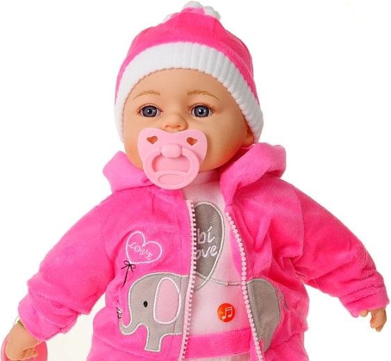 Fopspeen en schattige kleding in de verpakking