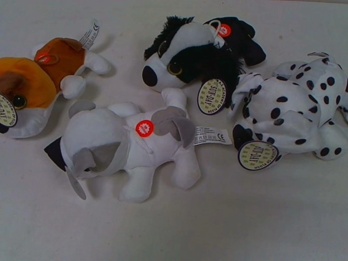 Pluchen hondje met geluid 15 cm (6 soorten)