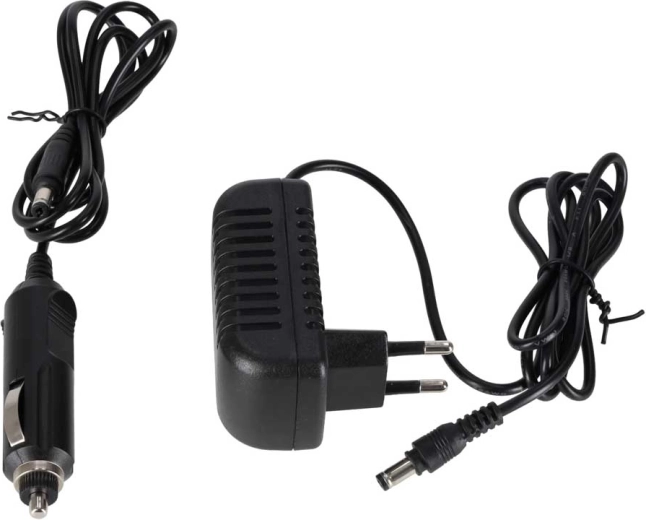 Voeding via netstroom en sigarettenaansteker in de auto