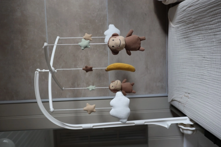 Eenvoudige bevestiging en een stijlvolle toevoeging aan de kamer
