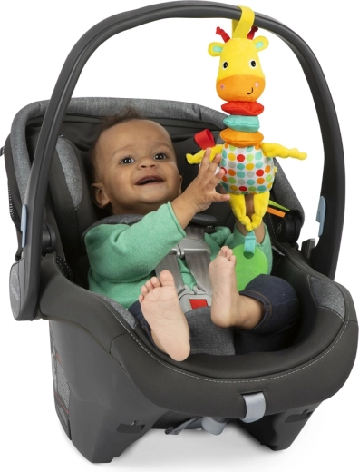 Praktische bevestiging aan kinderwagen en autostoel
