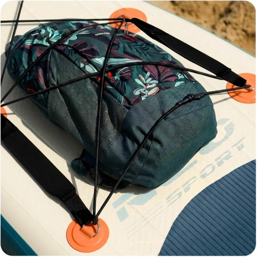 Praktisch bungee-net voor uitrusting op het dek