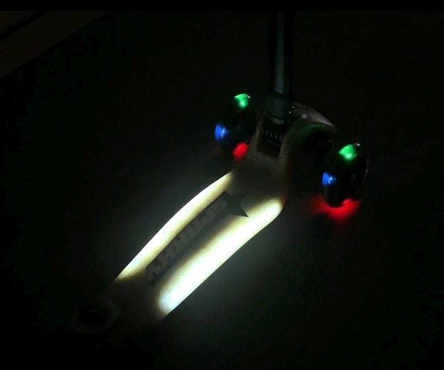 LED-wielen en verlichte voetplank voor betere zichtbaarheid