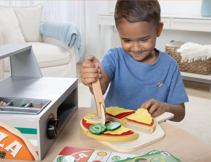 Stel je eigen pizza samen met ingrediënten met klittenband