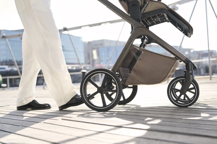 Soepel rijcomfort dankzij grote wielen en vering