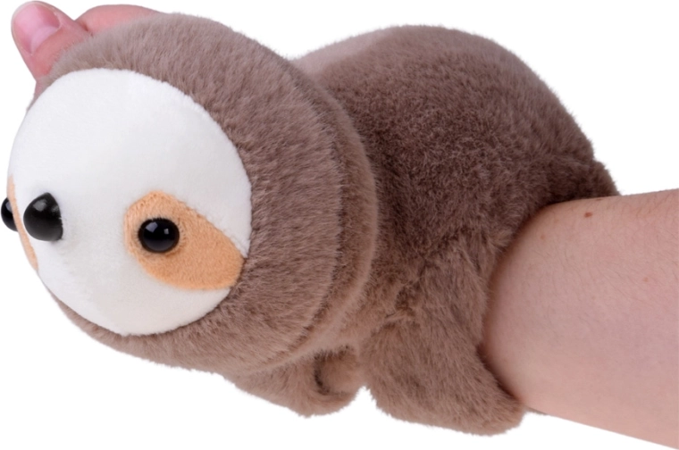 Knuffel die de arm omarmt