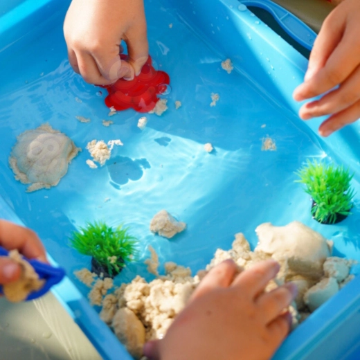 Kinetisch zand om in water mee te spelen