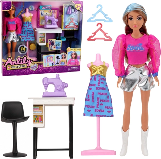 Anlily collection – modeontwerpster met naaimachine en accessoires (30 cm)