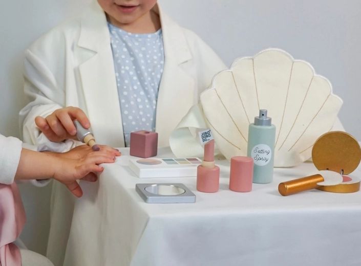 Rijke set accessoires voor make-up en manicure