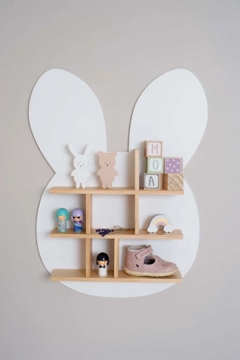 Vakken voor speelgoed, boekjes en decoraties